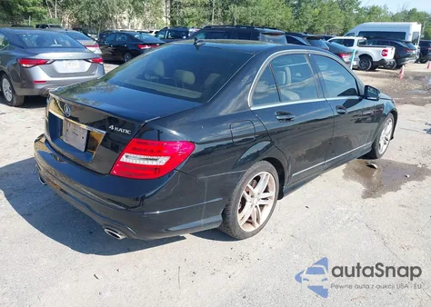 2014 Mercedes-Benz C 300 Luxury 4Matic/Sport 4Matic z USA, uszkodzony, nr VIN WDDGF8AB0ER313490